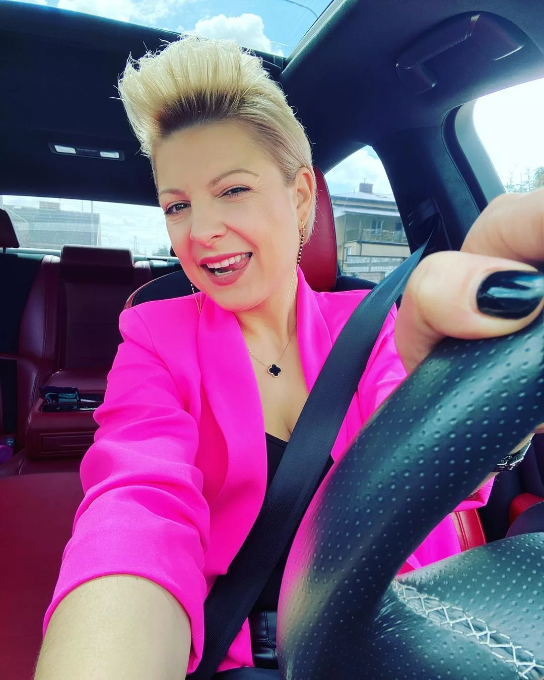 Różowa Landrynka?! Magda Narożna Piękni i Młodzi w centrum uwagi! Odważne zdjęcie gwiazdy podbija sieć!